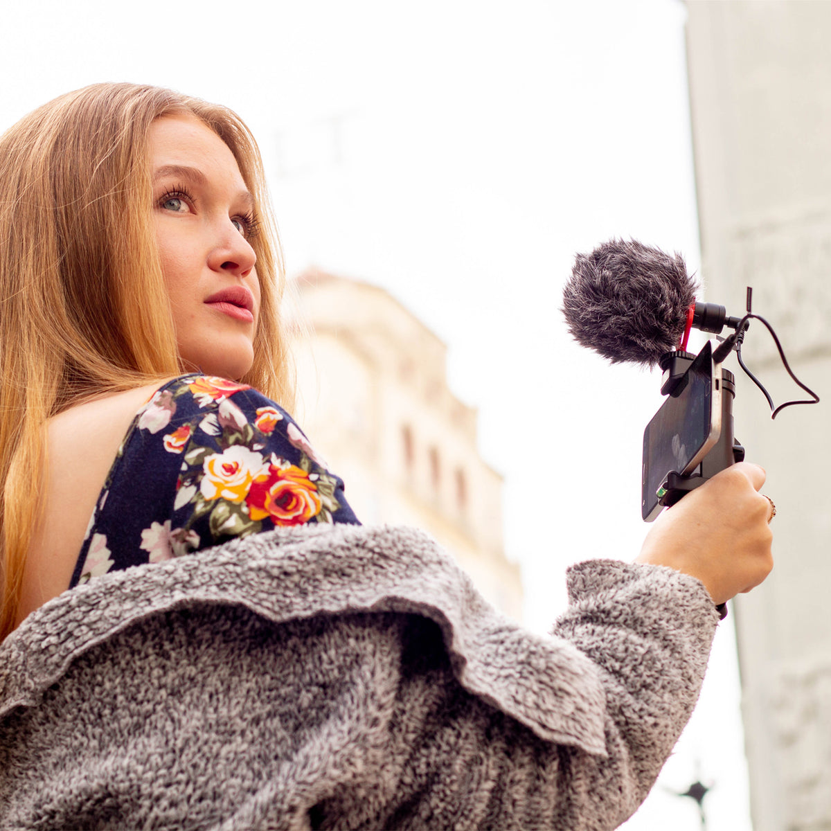 PR-2-PM | Kit de video para smartphone con minimicrófono tipo escopeta y soporte | Movo 