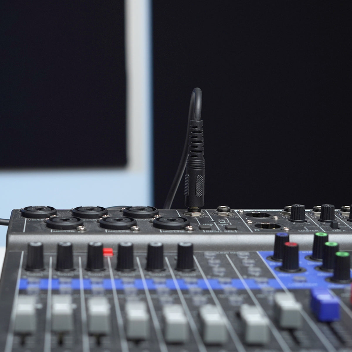 WGA-2 | 6.35mm Guitar - Locking 3.5mm TRS Adapter | Movo