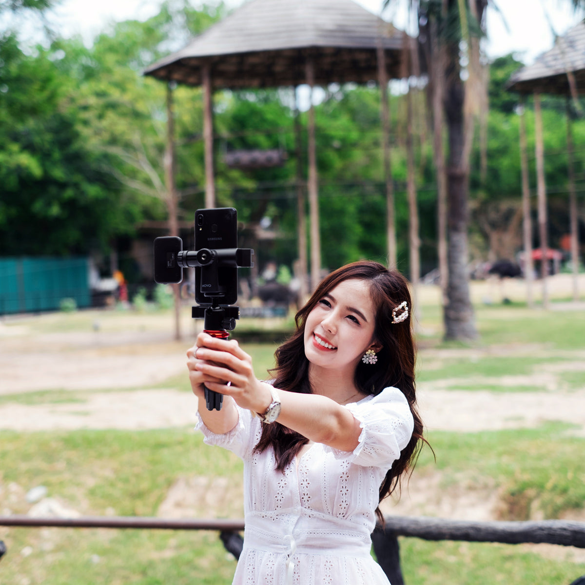 iVlogW1C |  USB-C Vlogging Kit with Mic, LED Light, Tripod | Movo